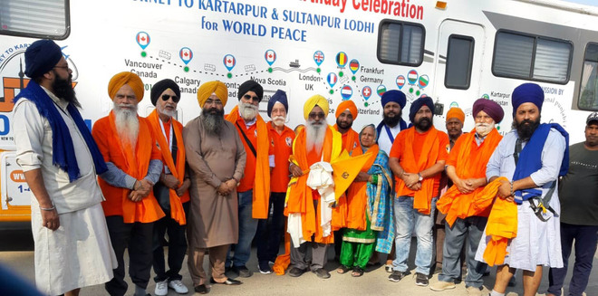 Bus carrying Sikh pilgrims from Canada reaches city