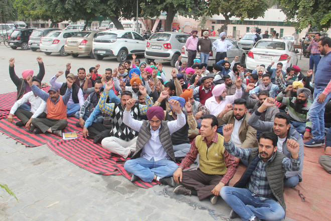 Protest by paramedical health staff ends