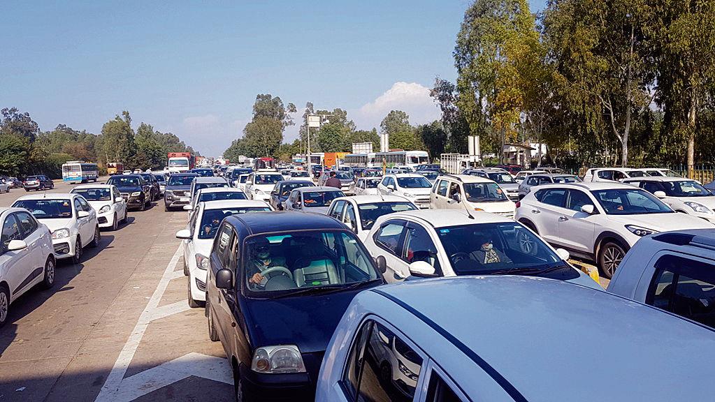 FASTag spells chaos, takes toll on traffic