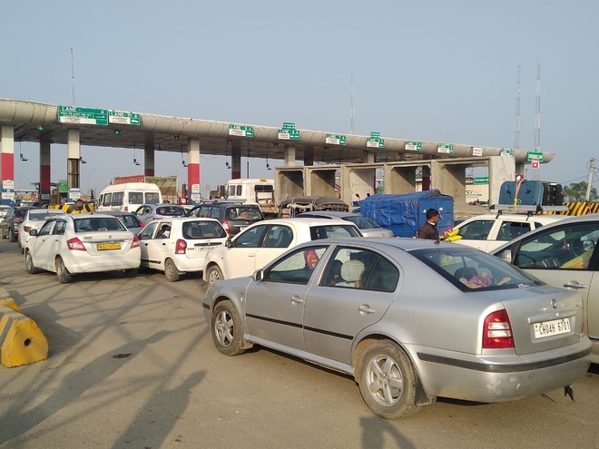Day 1 of FASTag: Vehicles in cash lanes move at slow pace