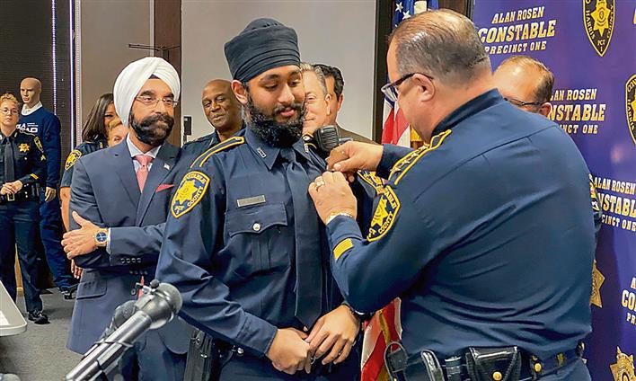 Texas county swears in first turbaned Sikh Deputy Constable
