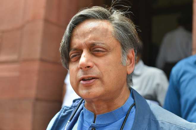Tukde-tukde gang does exist, they are running govt: Tharoor