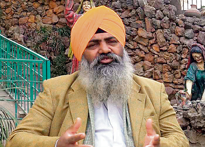 Citing threat, another Sikh leader flees Pak