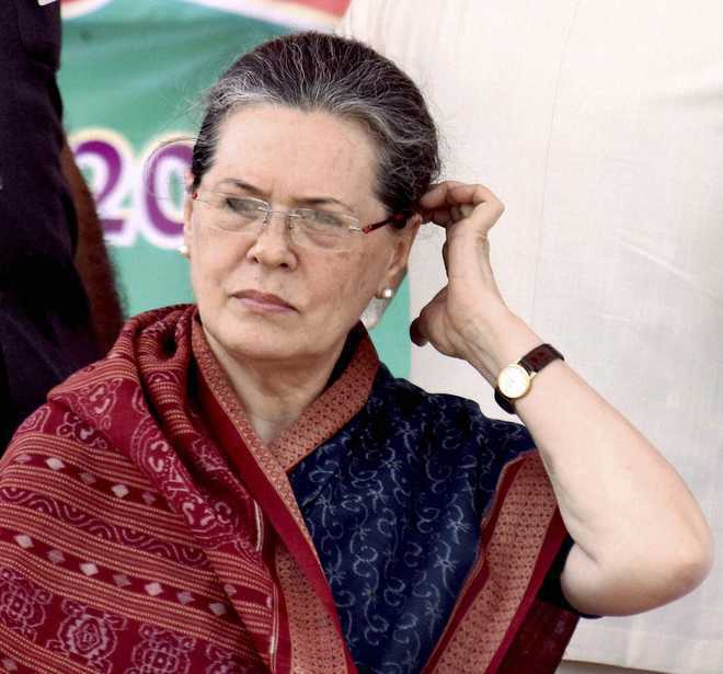Sonia dissolves Punjab Congress committee, state unit chief Jakhar stays