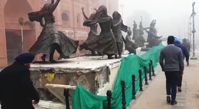 Shift Amritsar Heritage Street statues, orders Capt
