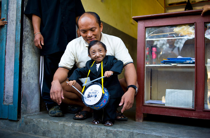 World's shortest man, who measured 67.08 cm, passes away at 27