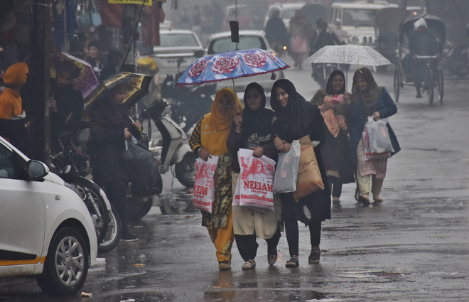 Record rain on Lohri fest, youngsters disappointed