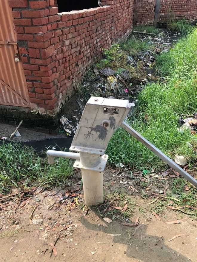 To save groundwater, govt bans hand pumps