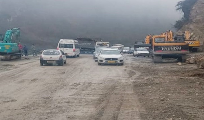 After 18 hours, traffic restored on Manali road