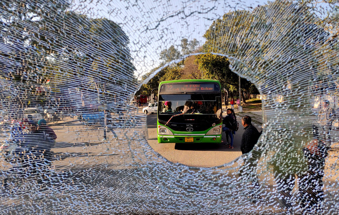 Pupils damage bus, rough up conductor