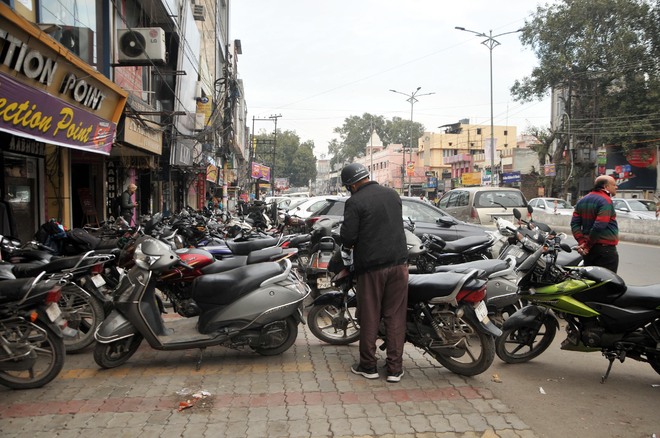 Encroachments on roads pose threat to commuters