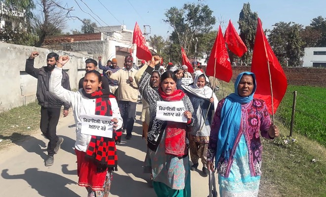 Activists protest   move to sell village land to bizmen