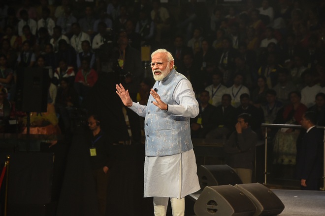 Don’t become tech slaves: PM to students