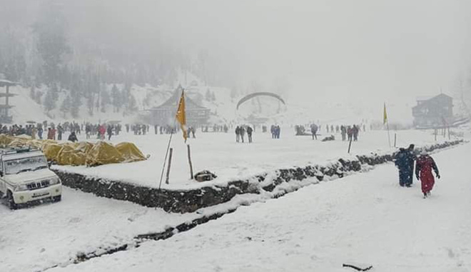 493 roads closed as fresh snowfall, rain lash state