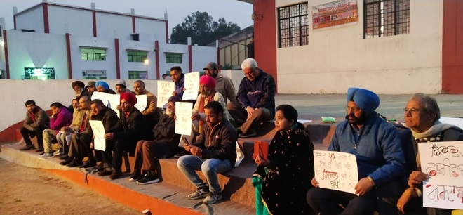 Writer, Taraksheel Society join protest against CAA