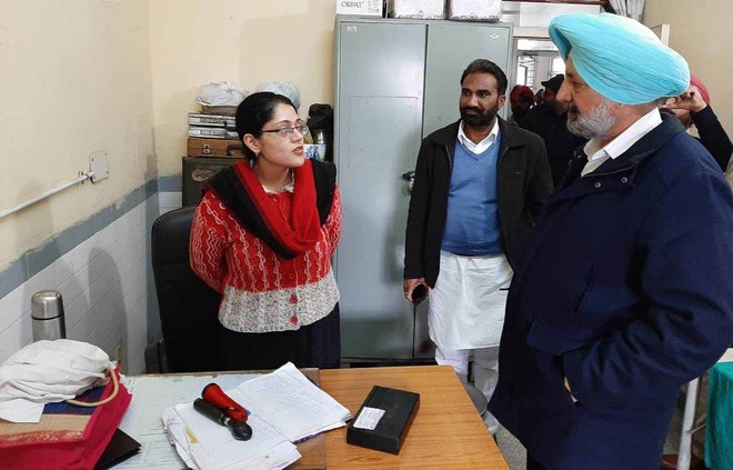 Minister conducts surprise check at Khanna hospital