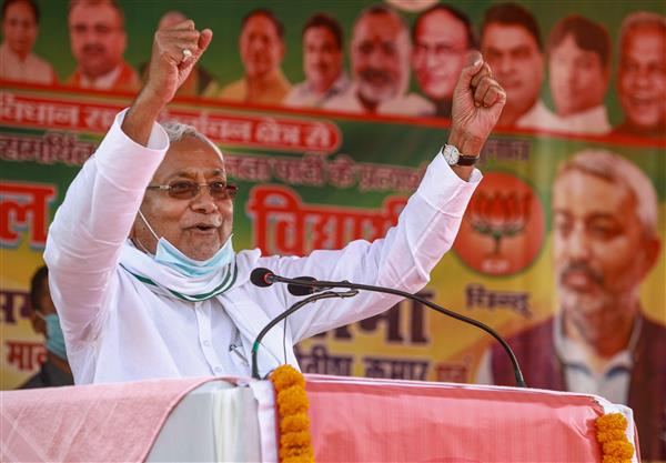 JD(U) woman candidate gives birth to baby in midst of electioneering, Nitish blesses mother-child