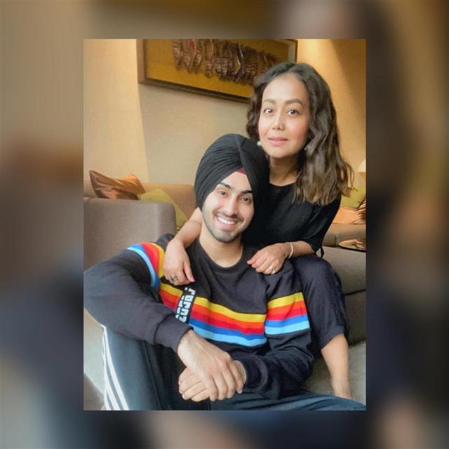 Neha Kakkar and Rohanpreet Singh's PDA on full display in singer's latest Instagram post: 'You're mine'
