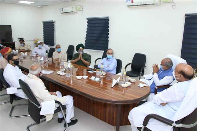 Rajnath Singh, Tomar hold talks with farmer leaders