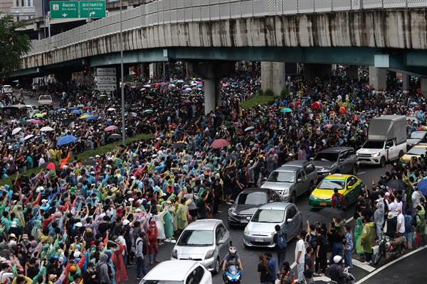 Bangkok shuts down transit systems as protesters persist