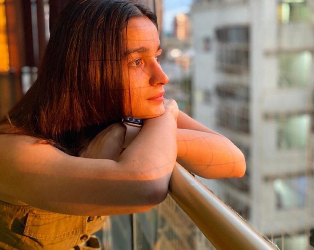 Alia Bhatt takes a dig at unkind people with a new photo and a witty caption; Neetu Kapoor comments