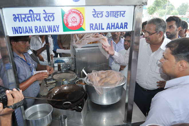 Railways allows sale of cooked food at catering units on platforms as takeaway