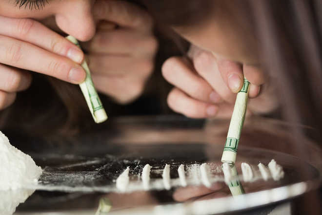 1-kg heroin seized by Valtoha police, 2 held