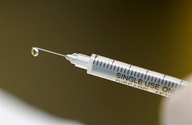 COVID: UNICEF to stockpile over half-a-billion syringes by year-end