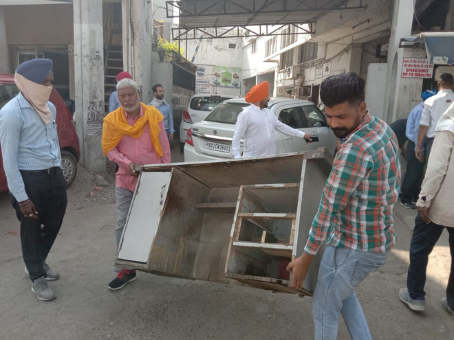 Kiosks removed from busy Amritsar roads ahead of festive season