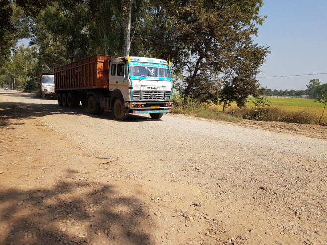Sahnewal-Dehlon road in bad state