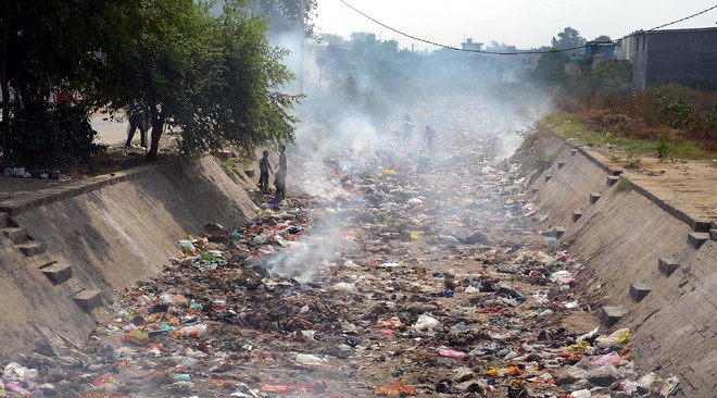 Residents dump waste into Bist Doab Canal, set it on fire
