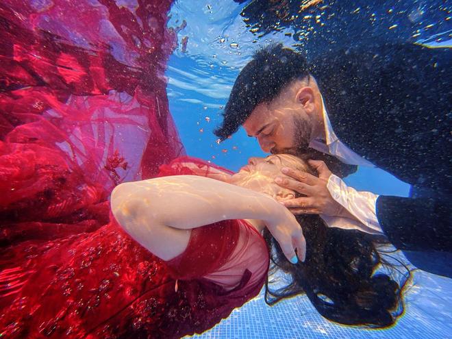 Underwater pre-wedding shoots catch fancy of couples