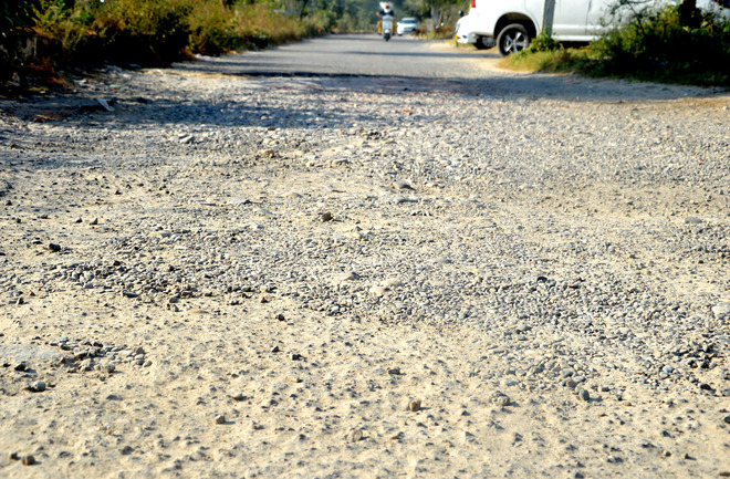 Potholed Sua Road gives bumpy ride to commuters