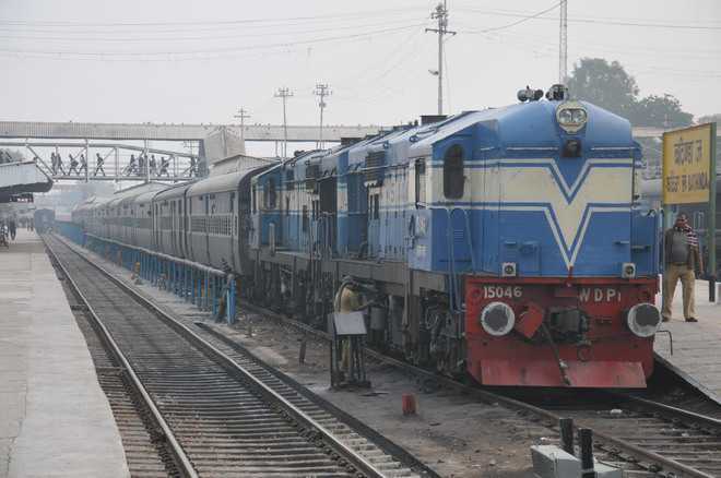 Una-Delhi train off track