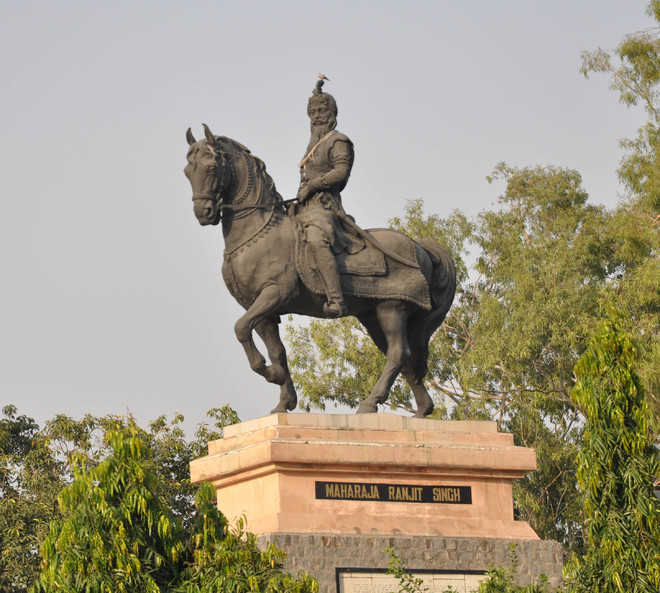 When statues narrate  tales of valour