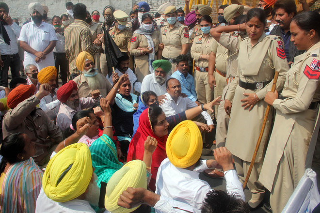AAP protests move to lease out Bathinda thermal plant land to private companies at Re 1 per acre