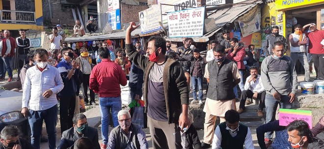 Villagers block highway over erratic water supply in Shimla