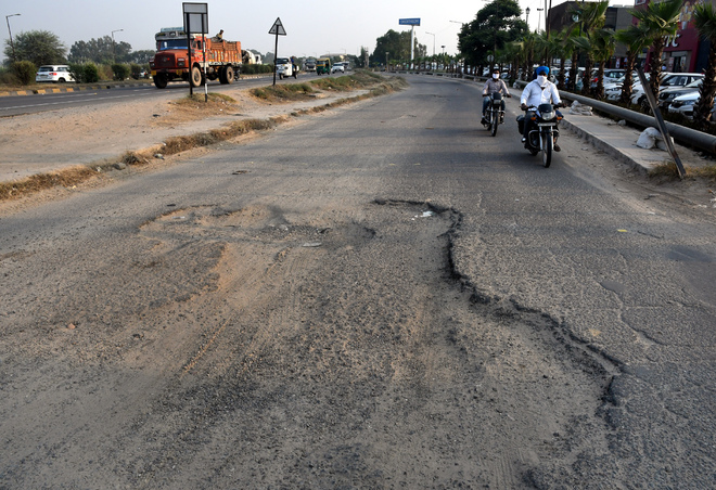 Broken Zirakpur roads trouble commuters