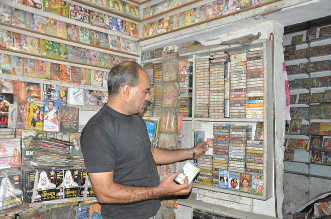 A cassette wala manages to survive in the age of internet