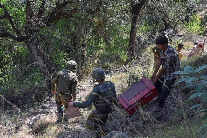 Army destroys 5 live Pak mortar shells in Poonch