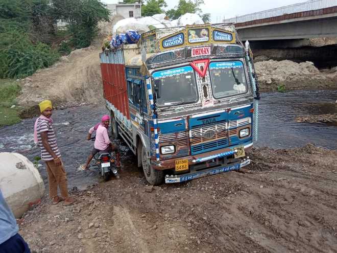 Decades on, poor road infra bane of Khemkaran residents