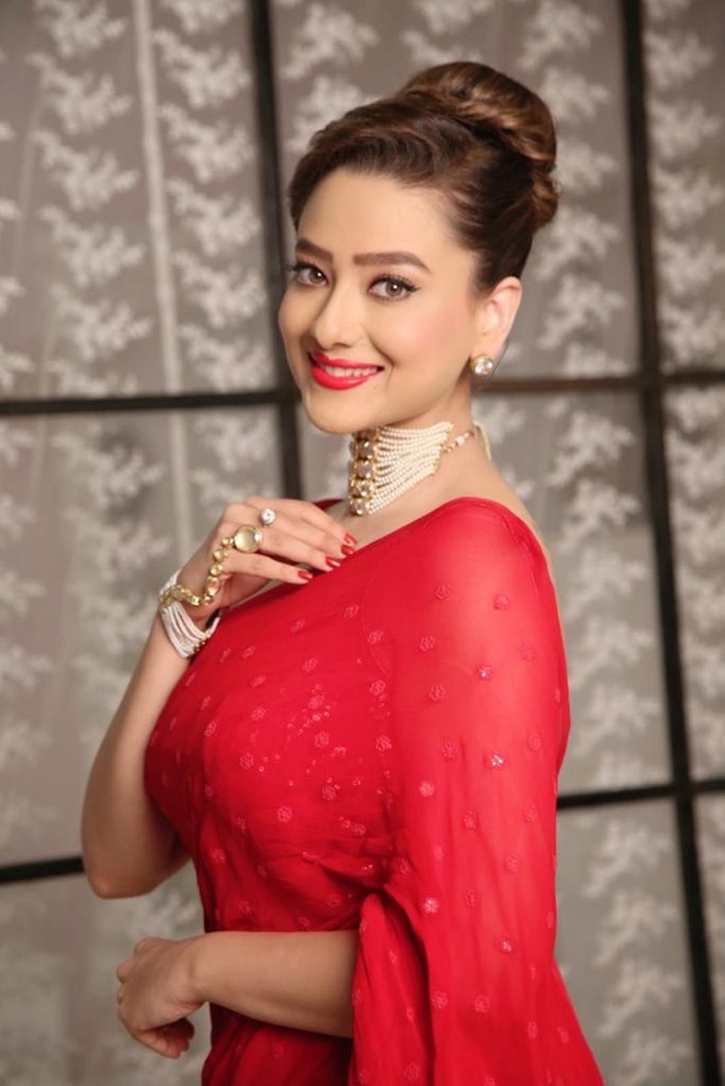 Madalsa Sharma’s red saree style