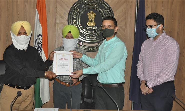30 farmers honoured for not burning paddy stubble