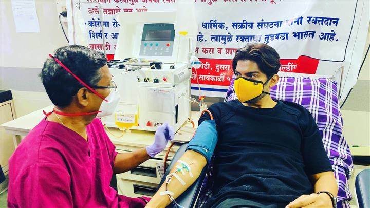 Gurmeet Choudhary donates plasma to help COVID-19 patients