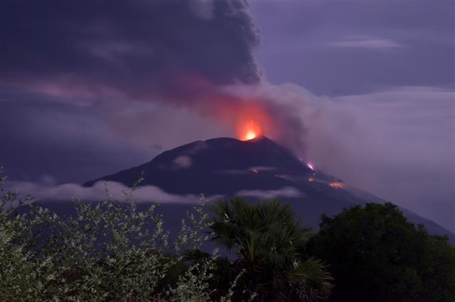 Volcano in eastern Indonesia erupts, thousands evacuated