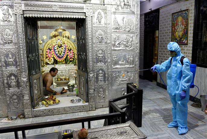 Places of worship reopen in Maharashtra; devotees visit temples