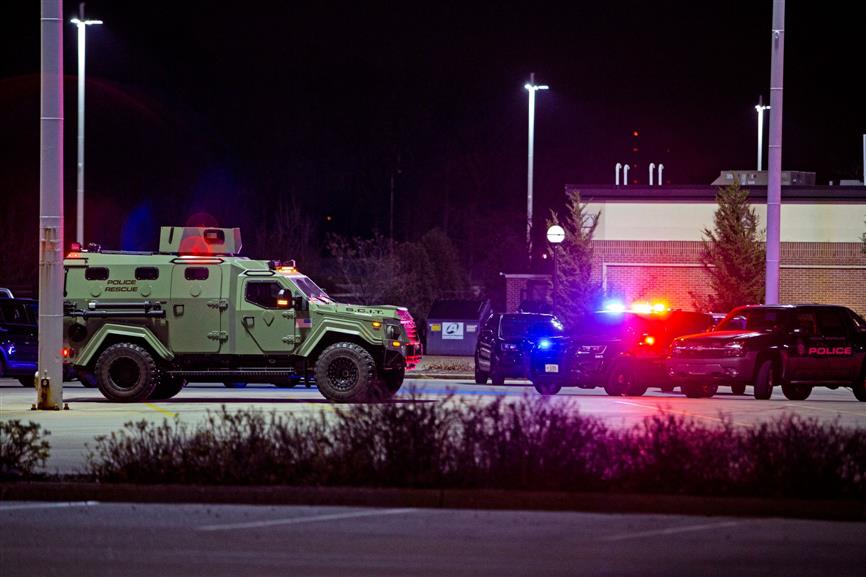 8 injured in US mall shooting