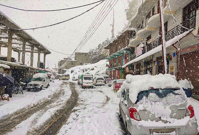 Fresh snowfall in Lahaul elates hoteliers, farmers