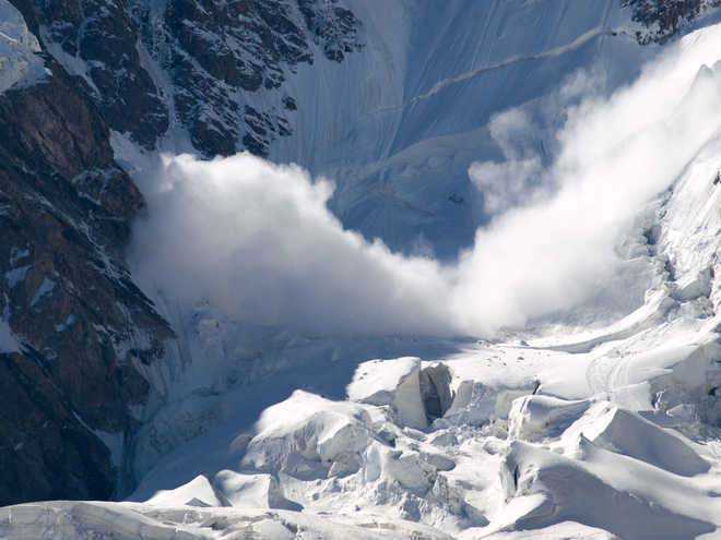 Avalanche hits post at LoC, soldier dead