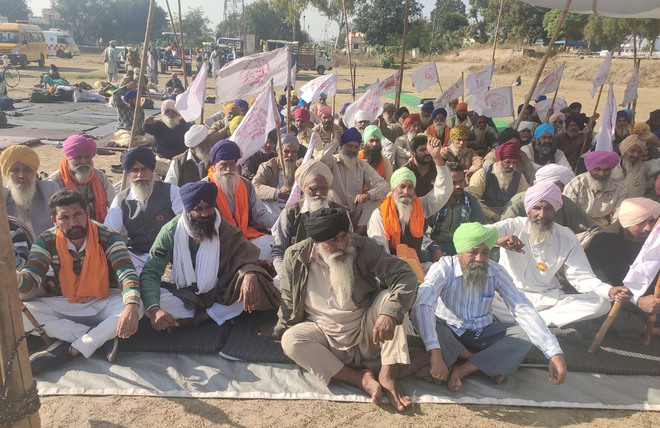 Farmers’ protest at Butari railway station continues